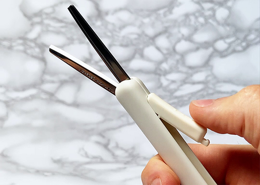 saxa poche portable scissors close up of hand opening the scissors blades